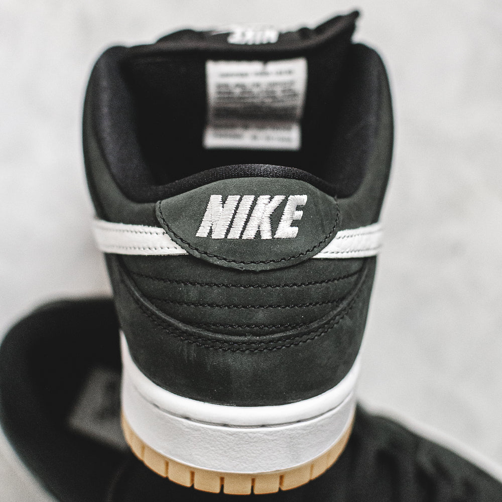 Nike SB Dunk Low Black Gum